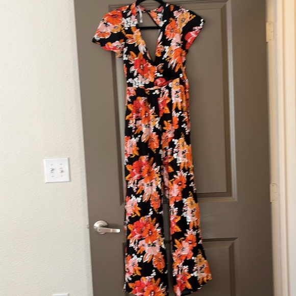 Lulu’s Getaway Vibes Black Floral Print Short Sleeve Wide-Leg Jumpsuit - Picture 3 of 5
